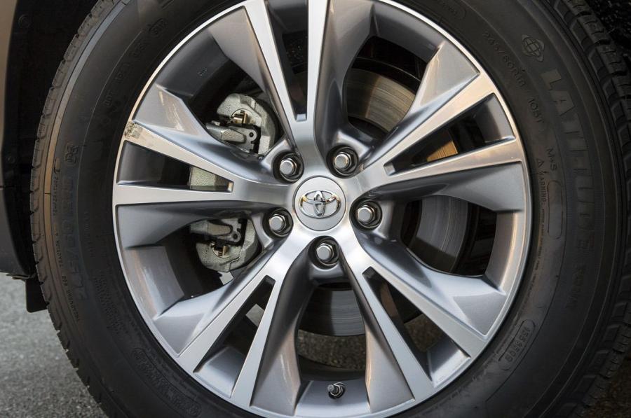 Колеса Toyota Highlander (XU50) 2013 года  (фото 27 из 80)